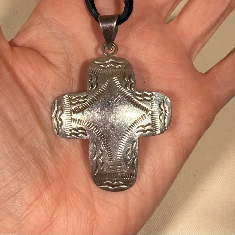 Taxco Vintage 80’ Southwestern Sterling silver oversized cross pendent necklace - Picture 15 of 17